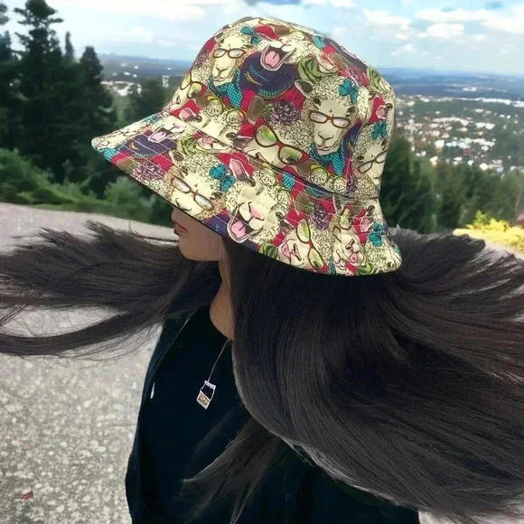 Boutique No Drama Laughing Llama Print Trendy Fully Reversible Bucket Hat OSFM - Picture 6 of 6